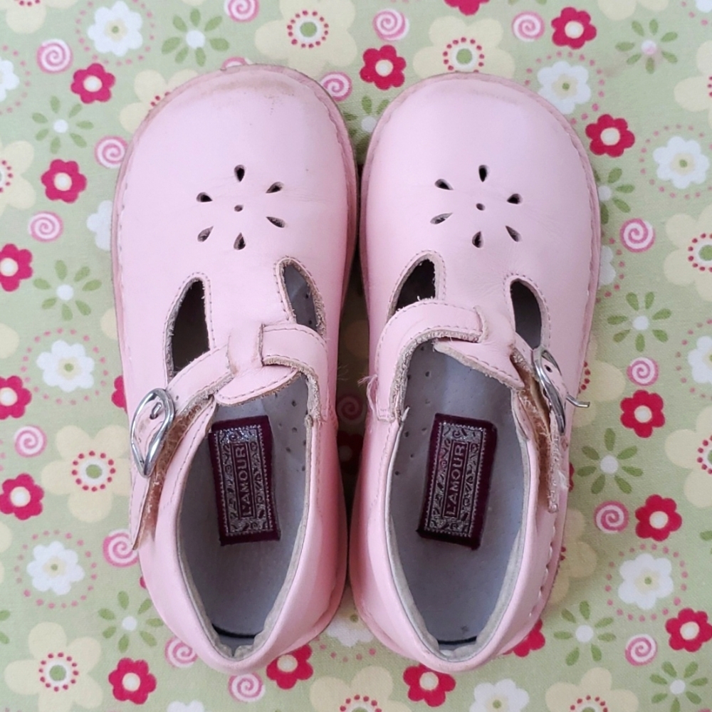 L'AMOUR Classic Stitched Down Mary Jane Size 9